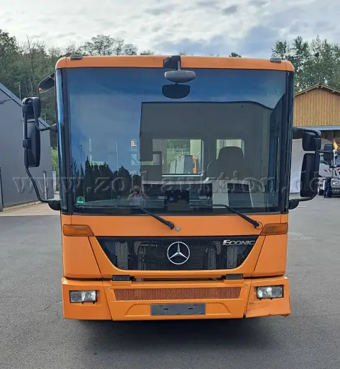 1 VDL haakarm op Mercedes Econic vrachtwagenchassis