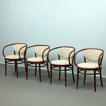 MICHAEL THONET. Thonet, vier eetkamerstoelen, model '210 P', gebogen hout, bekleding, Duitsland (4).