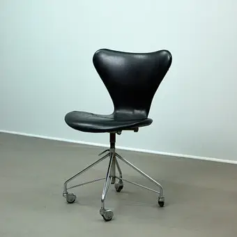 ARNE JACOBSEN. für Fritz Hansen. Bürostuhl, Modell 3117, 1960er Jahre, Dänemark.