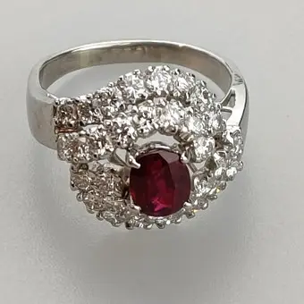 Bague en rubis somptueuse avec diamants