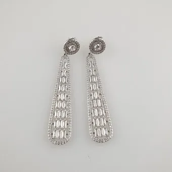 Paar ART-DÉCO-OHRHÄNGER mit Swarovski-Steinen - 925er Silber.