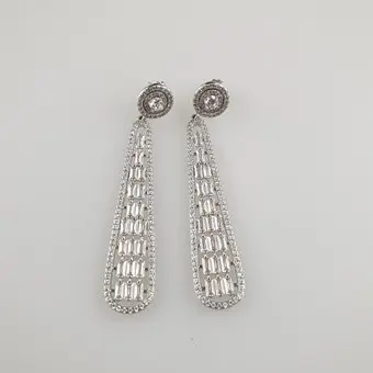 Paar ART-DÉCO-OHRHÄNGER mit Swarovski-Steinen - 925er Silber.