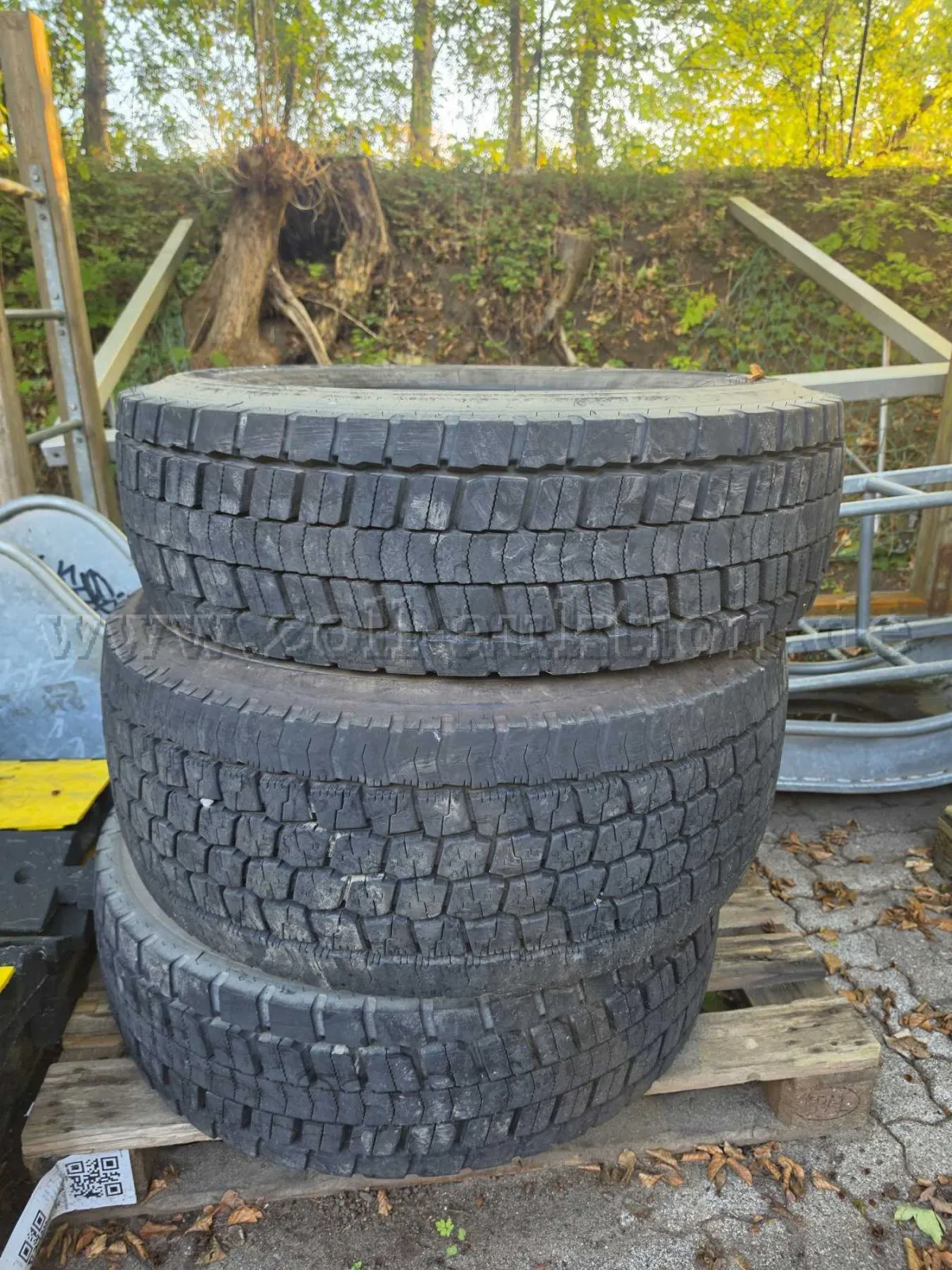 1 Reifensatz 305/70 R22.5 (DOT DN9B AA4W 2015) Good Year