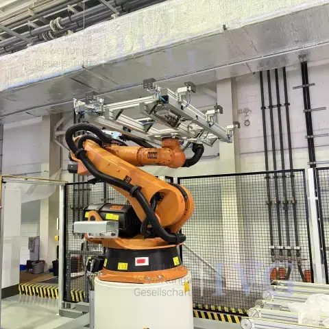 Robot industriel env. 6 axes KUKA KR 210-2 2000