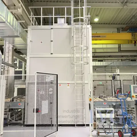 Tour de flashage de cellules solaires MINITEC - DEUSSEN Flasherturm