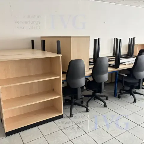 Kantoormeubilair: bureaus, stoelen, kasten