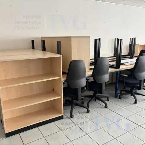 Mobilier de bureau : bureaux, chaises, armoires