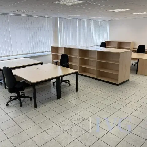 Kantoormeubilair: bureaus, stoelen, kasten