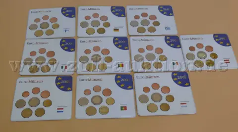 13 Euro-Münzensets "2002" verschiedener Euroländer