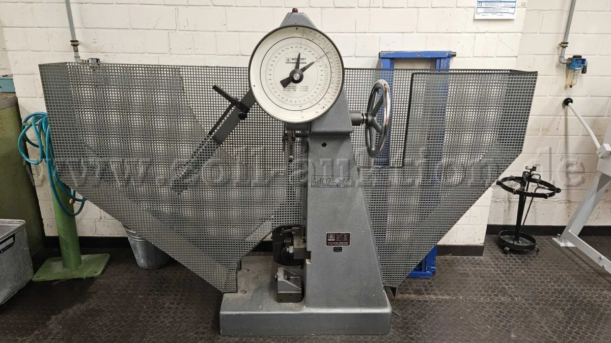1 machine d'essai de résilience WOLPERT pour essais de matériaux, pour bricoleur