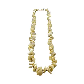 Natuurlijke parelmoer ketting met edelstenen.