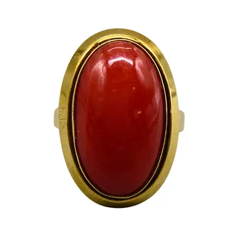Bague en or jaune 333 avec corail.