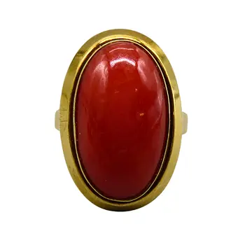 Bague en or jaune 333 avec corail.