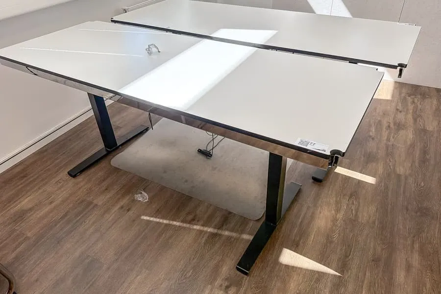 Bureau à hauteur réglable électrique