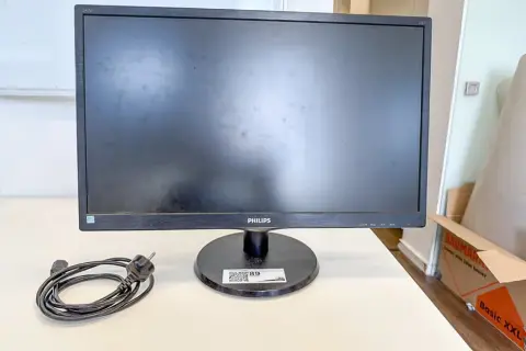 Moniteur LED 24" PHILIPS 243V5L