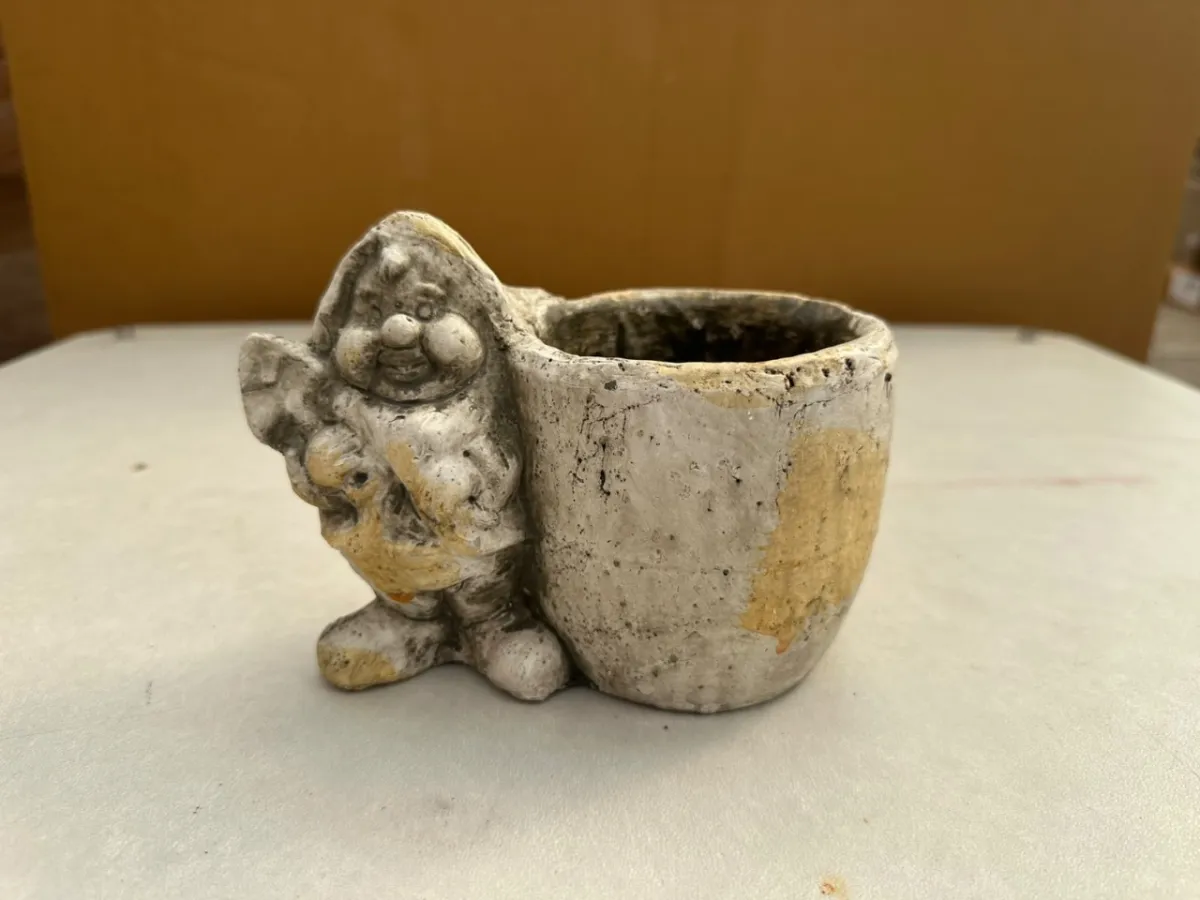 Lot of decorative gnomes with pots (20 pieces)
