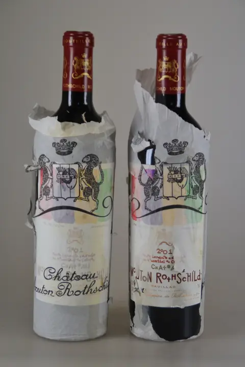 2 flessen 2001 Chateau Mouton Rotschild, Pauillac, 75 cl, 12,5 % vol, high fill orig