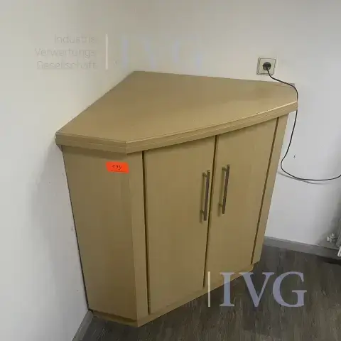 Угловой шкаф
