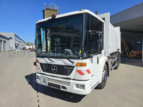 1 Mercedes-Benz Econic vuilniswagen