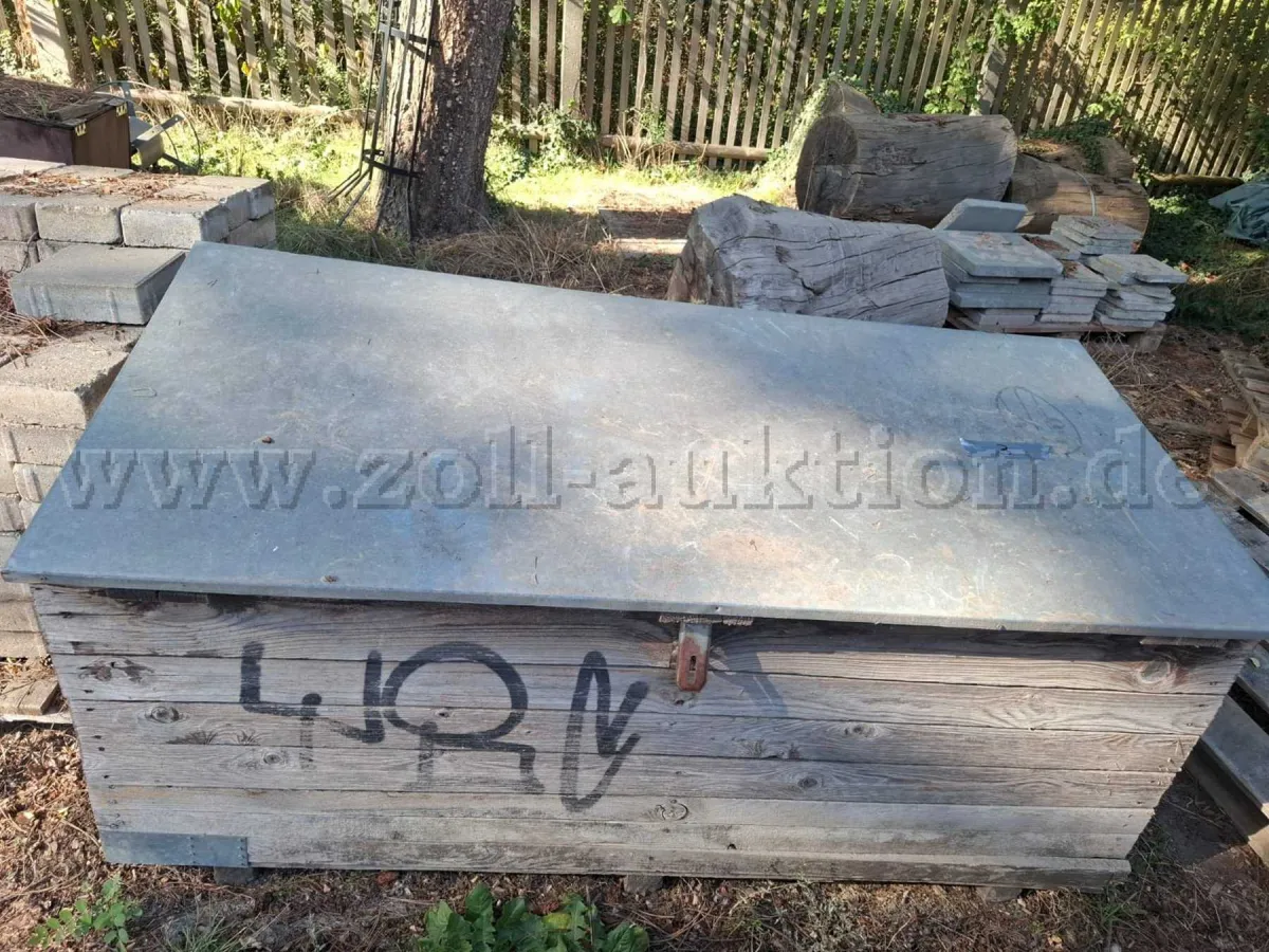 1 dřevěná bedna, uzamykatelná dřevěná bedna