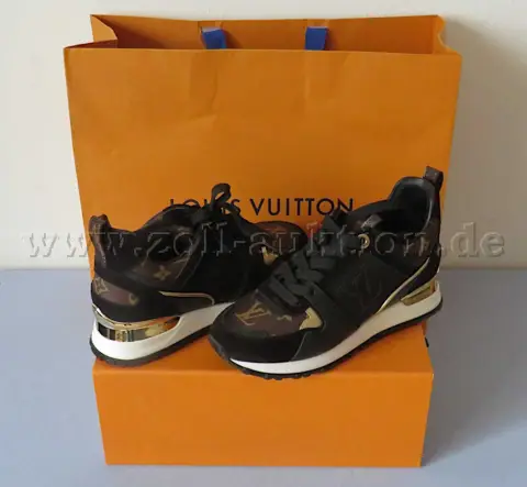 1 pair of women's shoes by Louis Vuitton, size 36