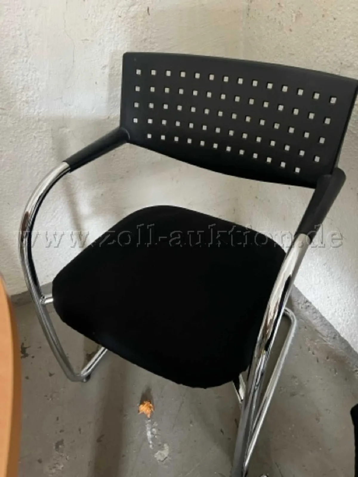 1 židle pro návštěvy / cantilever