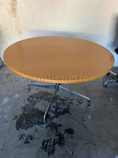 1 kulatý stůl velký