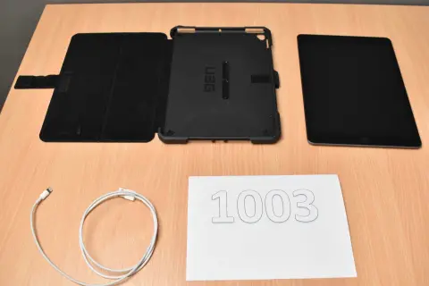 1 Apple iPad 8e génération A2270 32 Go – 10,2" (25,91 cm)