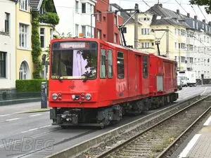 Train de meulage de rails, composé de :