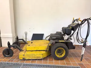 Benzinegrasmaaier met wielaandrijving DEA Professional 900