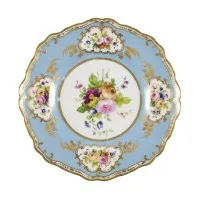 Bord met bloemdecoratie