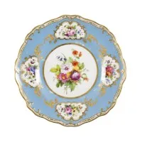 Bord met bloemdecoratie