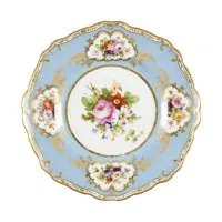 Bord met bloemdecoratie