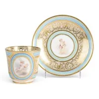 Kop en schotel met putti