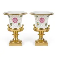 Paire de petits vases à décor floral