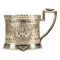 Fin support à verre à thé avec buveurs de thé et samovar