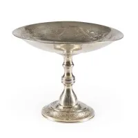 Tasse avec décor gravé