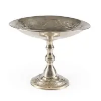 Tasse avec décor gravé