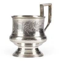 Porte-verre à thé avec décor gravé