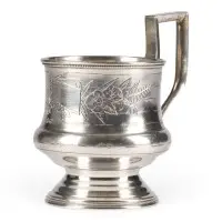 Porte-verre à thé avec décor gravé