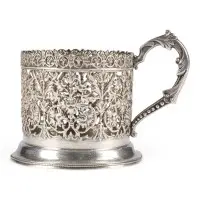 Porte-verre à thé fin avec rinceaux d'acanthe