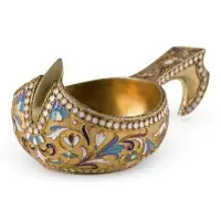 Kovsh en émaux cloisonnés avec feuillage