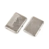 Deux étuis à cigarettes avec décor gravé floral