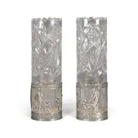 Paire de vases aux motifs antiquisants des quatre saisons