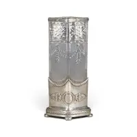 SILBERMONTIERTE VASE MIT PALMETTEN UND GRAVURMONOGRAMM