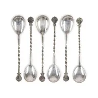 Zes theelepels met gedraaide steel
