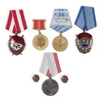 SAMMLUNG VON SIEBEN MEDAILLEN, ORDEN UND ABZEICHEN