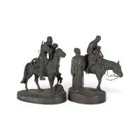 Paar sculpturen: 'Afscheidskus' en 'Eerste rijles'