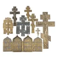 Collection de huit icônes en bronze : crucifix et tétraptyque avec fêtes