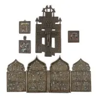 Collection de cinq icônes en bronze : crucifix, fêtes et saint Nicolas de Myre